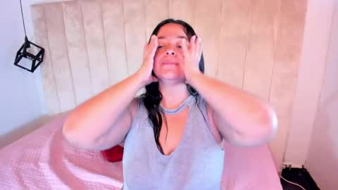 Lucia Vonne online show from 16, 9, 2025