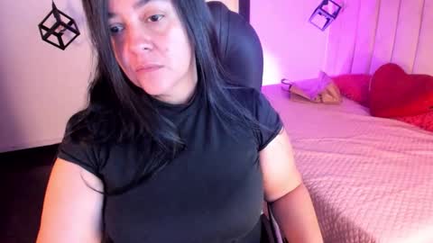 Lucia Vonne online show from 2, 11, 2025