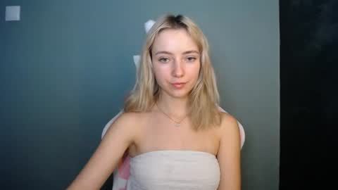 Snapshot of luciacam20 chatting on 7, 7, 2026 Lucy online show from 7, 7, 2026