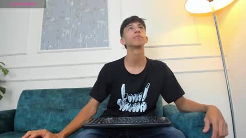 Snapshot of lucian_davi chatting on 31, 12, 2024 Pirulo online show from 31, 12, 2024