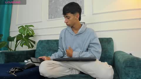 Snapshot of lucian_davi chatting on 27, 1, 2025 Pirulo online show from 27, 1, 2025