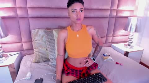  lucia wallace  online show from 14, 2, 2025