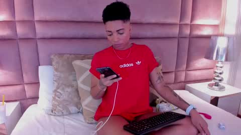  lucia wallace  online show from 21, 2, 2025