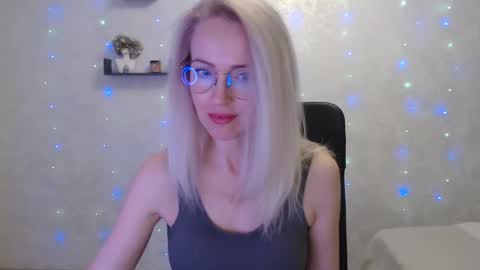 Snapshot of luckcristal chatting on 6, 3, 2025 Arina online show from 6, 3, 2025