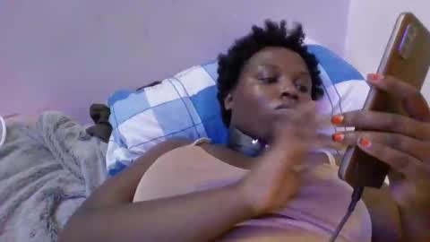 Snapshot of luckyawesome chatting on 28, 2, 2025 Crisiah online show from 28, 2, 2025