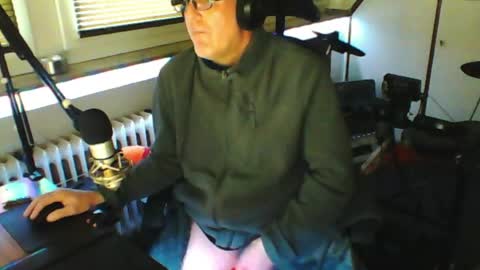 Snapshot of luckyfreak1 chatting on 25, 4, 2026 call me Stefan online show from 25, 4, 2026