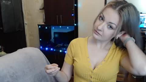 Snapshot of luckyshotgirl chatting on 17, 12, 2024 LuckyShot online show from 17, 12, 2024