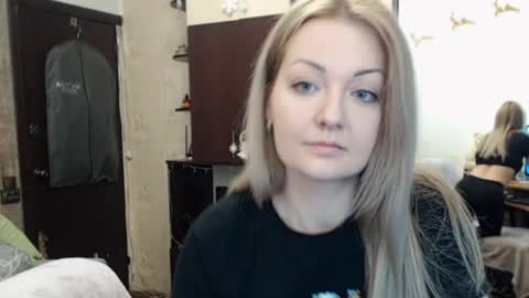 Snapshot of luckyshotgirl chatting on 6, 1, 2025 LuckyShot online show from 6, 1, 2025
