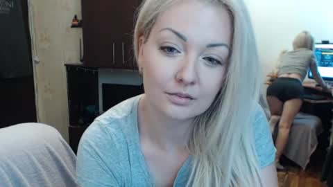 Snapshot of luckyshotgirl chatting on 14, 9, 2025 LuckyShot online show from 14, 9, 2025