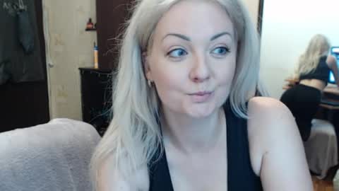 Snapshot of luckyshotgirl chatting on 23, 9, 2025 LuckyShot online show from 23, 9, 2025