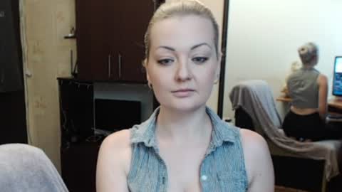 Snapshot of luckyshotgirl chatting on 25, 6, 2026 LuckyShot online show from 25, 6, 2026