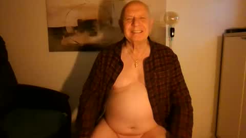 Snapshot of luclovestops chatting on 23, 10, 2025 Luclostops online show from 23, 10, 2025