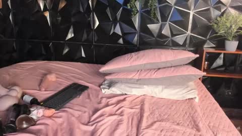 Lucy online show from 22, 4, 2026