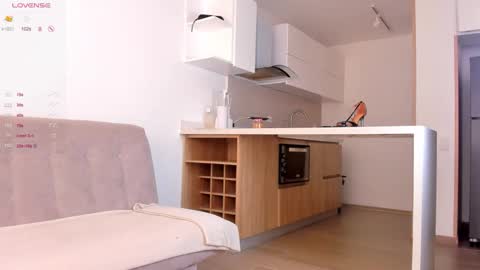 Hello my name is Lucy nice to meet you  thumb up is important for me kisses     online show from 21, 10, 2025