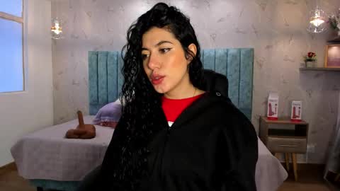 Lucy Greys online show from 6, 10, 2025