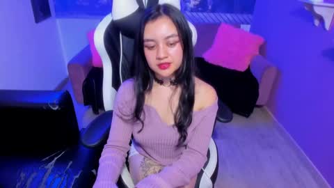 lucy_harris_ online show from 7, 2, 2025