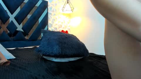 lucy_harris_ online show from 11, 2, 2025