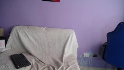 Snapshot of lucy_ny chatting on 27, 4, 2026 SleepyAbuela online show from 27, 4, 2026