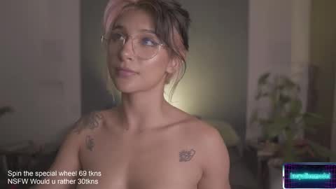 Snapshot of lucyallenx chatting on 25, 2, 2025 Lucy Alien online show from 25, 2, 2025