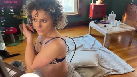 lucydreamsbaby online show from 28, 1, 2025