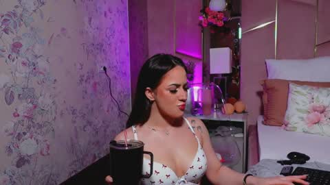 Lucy Lexton online show from 4, 4, 2026