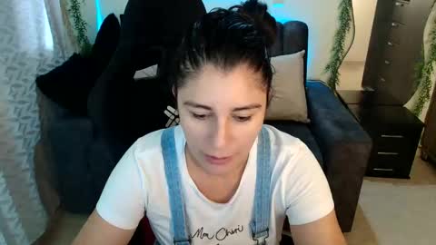 Snapshot of lucyli_ chatting on 7, 6, 2026 LUCY online show from 7, 6, 2026
