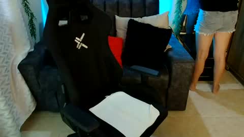 Snapshot of lucyli_ chatting on 19, 6, 2026 LUCY online show from 19, 6, 2026