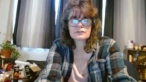 lucylling online show from 19, 2, 2025