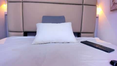 Snapshot of lucymendezz_ chatting on 7, 7, 2026 Lucy online show from 7, 7, 2026