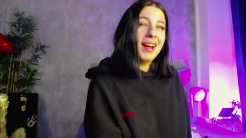 lucyrayy online show from 25, 2, 2026