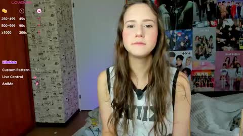 Snapshot of lucyrose33 chatting on 28, 9, 2025 Lucy Rose online show from 28, 9, 2025