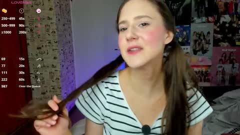 Snapshot of lucyrose33 chatting on 2, 10, 2025 Lucy Rose online show from 2, 10, 2025
