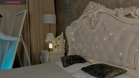 Snapshot of lucyshaw chatting on 8, 10, 2025 Lucy online show from 8, 10, 2025