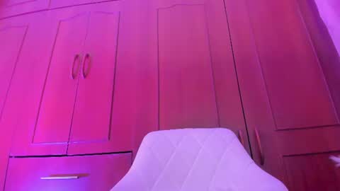 Snapshot of lucyshen_ chatting on 25, 6, 2026 luciana online show from 25, 6, 2026