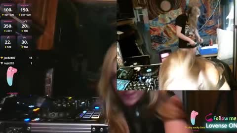 Snapshot of lucyvybes_and_gogert chatting on 2, 3, 2025 Lucy Vybes and Go-Gert online show from 2, 3, 2025