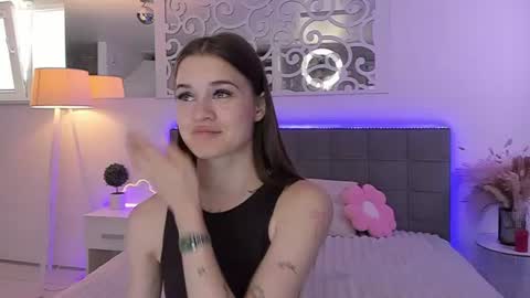 Snapshot of luisaclover chatting on 26, 6, 2026 LuisaClover online show from 26, 6, 2026