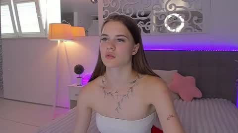 Snapshot of luisaclover chatting on 13, 7, 2026 LuisaClover online show from 13, 7, 2026