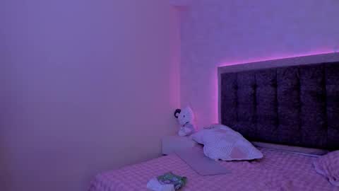 Luisa Giraldo online show from 12, 11, 2025