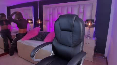 Snapshot of luisajonnes_ chatting on 22, 4, 2026 Luisa online show from 22, 4, 2026