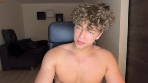 Snapshot of lukedesirable chatting on 25, 5, 2026 lukedesirable online show from 25, 5, 2026