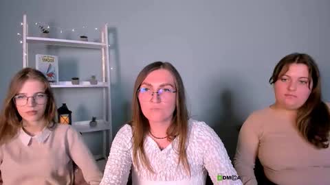 Snapshot of lulu_fly_ chatting on 14, 10, 2025 lulu_fly_ online show from 14, 10, 2025