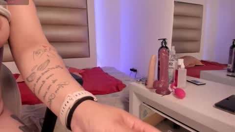 Snapshot of lulu_js_ chatting on 13, 11, 2025 elizabeth online show from 13, 11, 2025