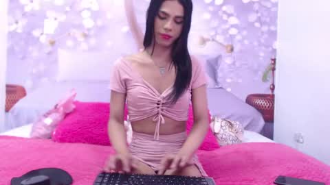 Snapshot of luluu_08 chatting on 4, 10, 2025 LULU online show from 4, 10, 2025