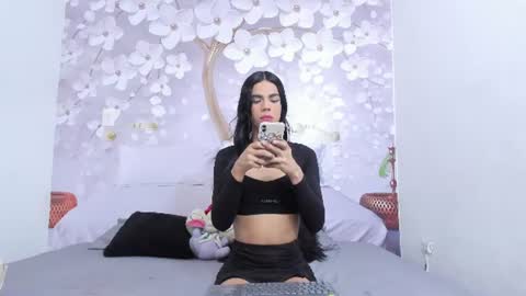 Snapshot of luluu_08 chatting on 4, 7, 2026 LULU online show from 4, 7, 2026