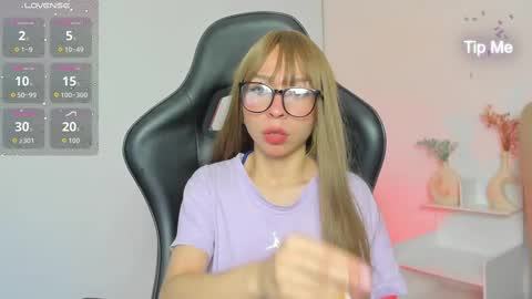 Snapshot of luluuberry chatting on 14, 11, 2025 luluuberry online show from 14, 11, 2025