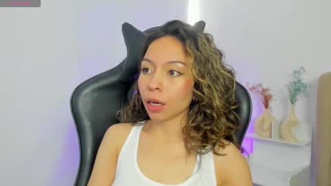 Snapshot of luluuberry chatting on 3, 12, 2025 luluuberry online show from 3, 12, 2025