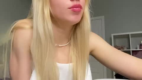 Snapshot of lumineess chatting on 15, 4, 2026 Catherine online show from 15, 4, 2026