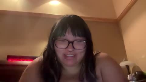 Snapshot of luna282913 chatting on 16, 11, 2025 Hillary online show from 16, 11, 2025