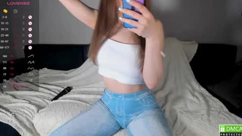 Snapshot of luna__l chatting on 8, 5, 2026 Alice online show from 8, 5, 2026