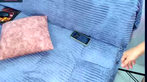 luna__logan online show from 1, 10, 2025